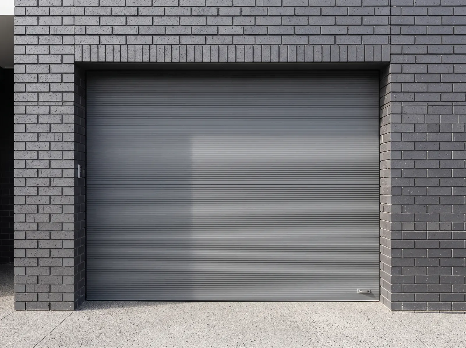 Réparation porte de garage sectionnelle à Mons